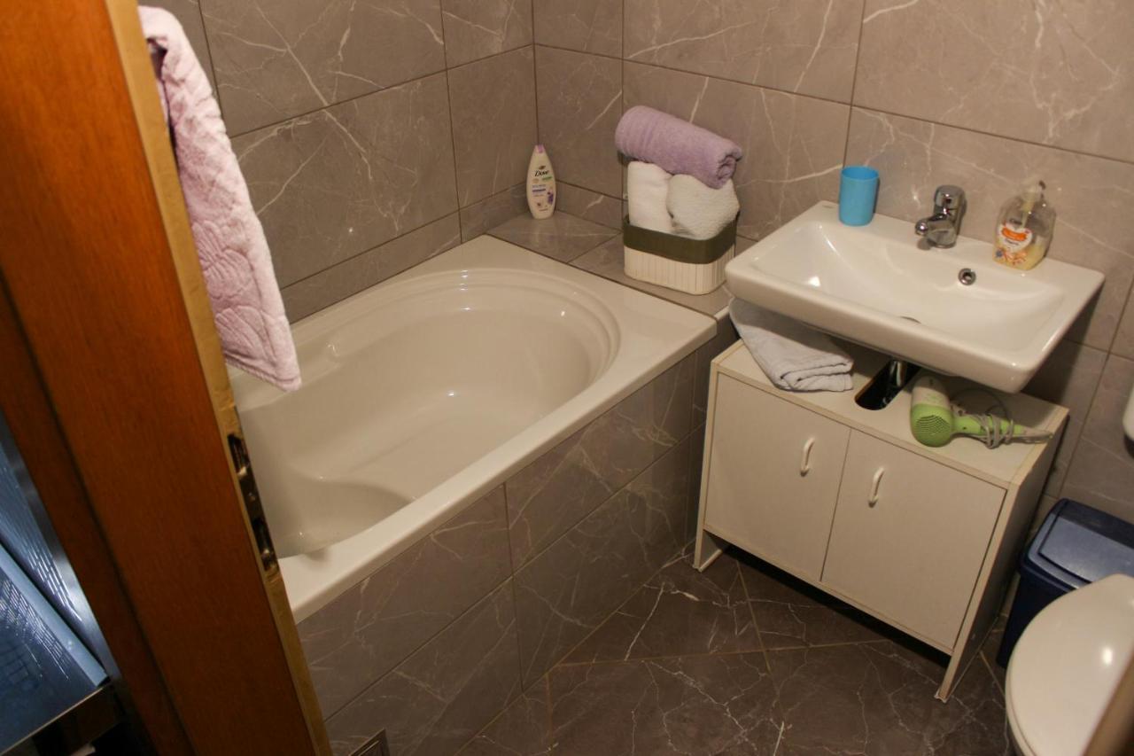 Apartments M&R Spadina 沃迪切 外观 照片